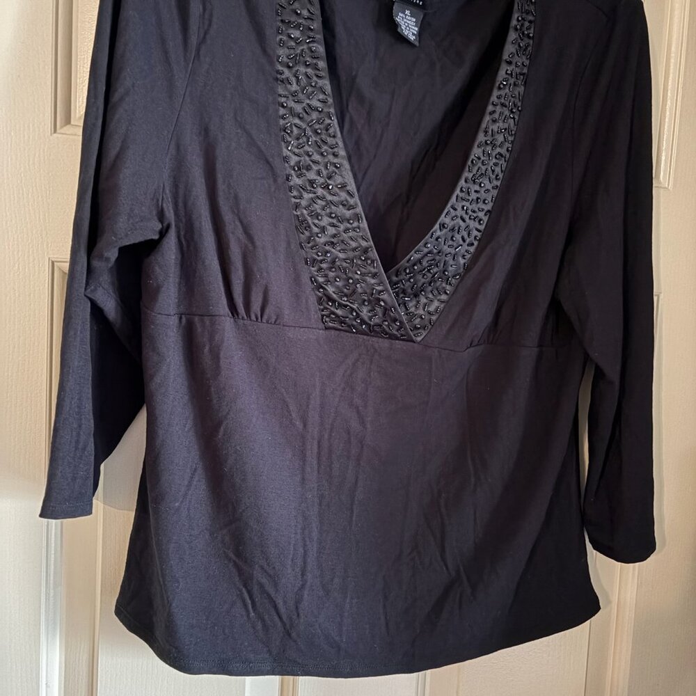 Signature Black Vneck top XL